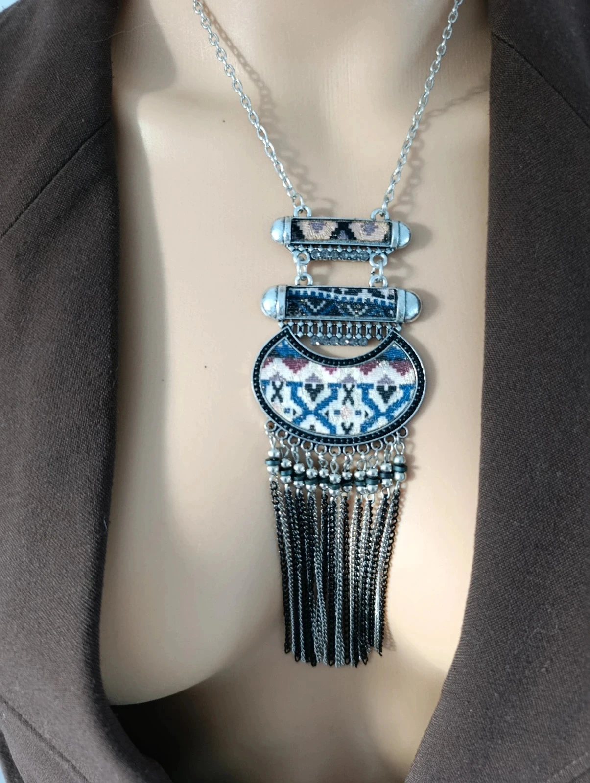 Collar colgante bohemio étnico plateado con flecos - Motivos aztecas – photo 4